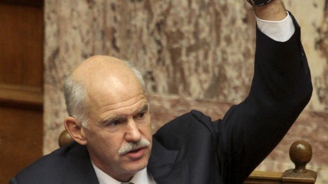 <p>
	Георгиос Папандреу по време на гласуването на законопроекта. Снимка: Ройтерс</p>
