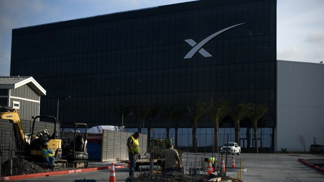 SpaceX потвърди плановете за IPO и определи оценка от 800 млрд. долара