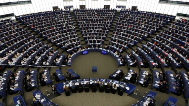 <p>
	Пленарната зала в Страсбург. <em>Снимка: Архив Ройтерс</em></p>
