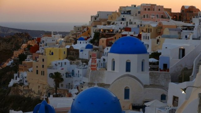 <p>
	О. Санторини. Снимка: <em>архив Ройтерс</em></p>
