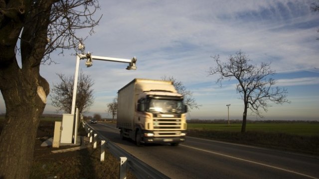 <p>
	Един от многобройните контролни пунктове по пътищата на Словакия. <em>Снимка: SkyToll</em></p>
