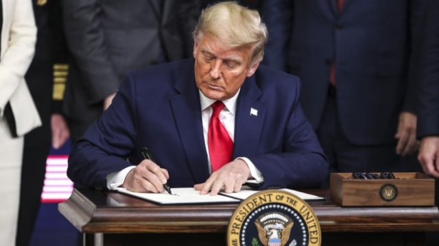 <p>
	Американският президент Доналд Тръмп. <em>Снимка:&nbsp;Oliver Contreras/SIPA USA/Bloomberg</em></p>
