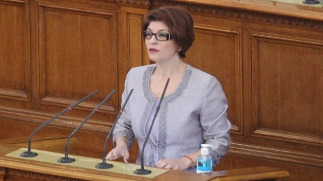 <p>
	<em>Десислава Атанасова. Снимка: Димитър Кьосемарлиев, Investor Media Group</em></p>
