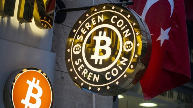 <p>
	<em>Снимка:&nbsp;Photographer: Moe Zoyari/Bloomberg</em></p>
