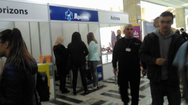 „Армеец“ подкрепи кариерното развитие на студентите на панаира „Кариера УНСС 2017“