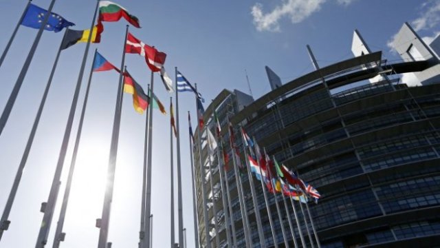 <p>
	Сградата на ЕП в Страсбург. <em>Снимка: Архив Ройтерс</em></p>
