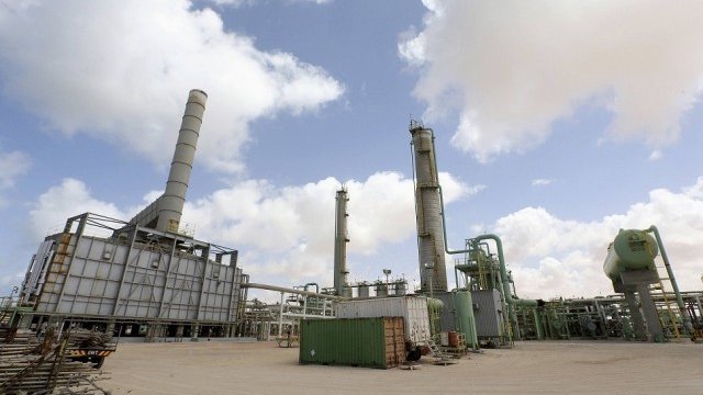 <p>
	Петролен терминал западно от Бенгази в Либия. <em>Снимка: Ройтерс</em></p>
