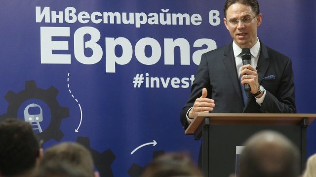 <p>
	Юрки Катайнен представи у нас Инвестиционния план за Европа. <em>Снимка: БТА</em></p>
