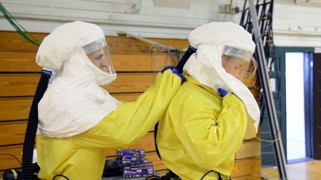 <p>
	САЩ изпратиха морски пехотинци за борбата с ебола в Либерия. <em>Снимка: Ройтерс</em></p>
