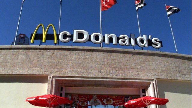 <p>
	McDonald&#39;s е един от успешните примери за наложил се чуждестранен играч във франчайза в Турция.<em> Снимка: Ройтерс</em></p>
