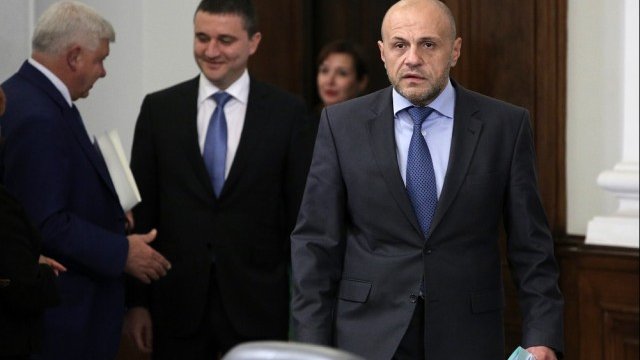 <p>
	Вицепремиерът Томислав Дончев и финансовият министър Владислав Горанов. <em>Снимка: БТА</em></p>
