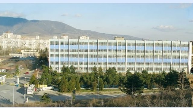 <p>
	Сградата на Светлина АД в гр. Сливен Снимка: svetlina-sliven.com</p>
