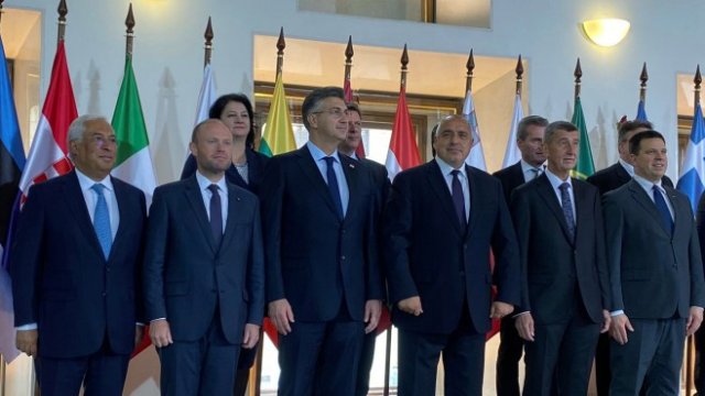 <p>
	Бойко Борисов пристигна в Прага, където участва в Срещата на високо равнище на групата &quot;Приятели на кохезията&rdquo;. <em>Снимка: МС</em></p>
<p>
	&nbsp;</p>
