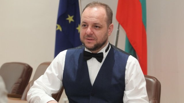 <p>
	Борислав Сандов по време на интервюто за Investor.bg. <em>Снимка: Димитър Кьосемарлиев, Investor Media Group</em></p>
