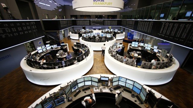 <p style="text-align: justify;">
	Фондовата борса във Франкфурт.&nbsp;<em>Снимка: Ройтерс</em></p>
