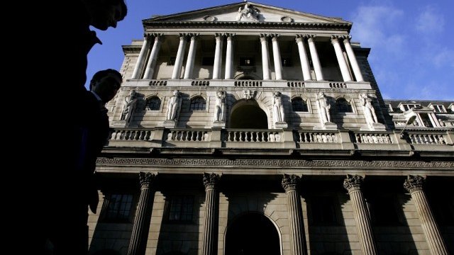 <p>
	Английската централна банка в Лондон. <em>Снимка: Архив Ройтерс</em></p>
