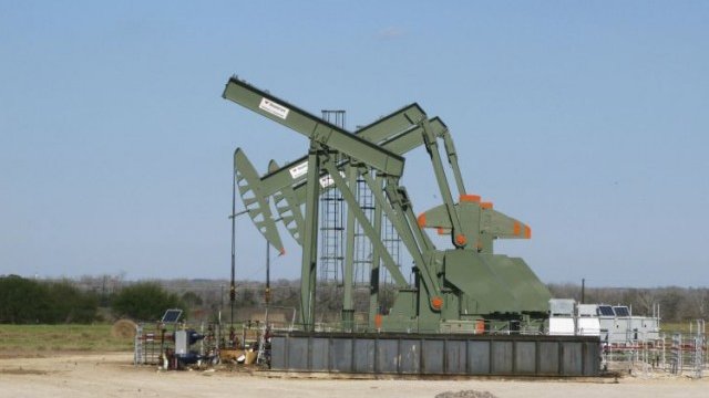 <p>
	Глобалните петролни пазари все още страдат от свръхпредлагане. <em>Снимка: архив, Ройтерс</em></p>
