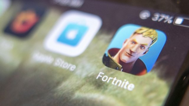 <p>
	Разработчикът е най-известен с играта Fortnite.<em>&nbsp;EPA/CRISTOBAL HERRERA-ULASHKEVICH</em></p>
