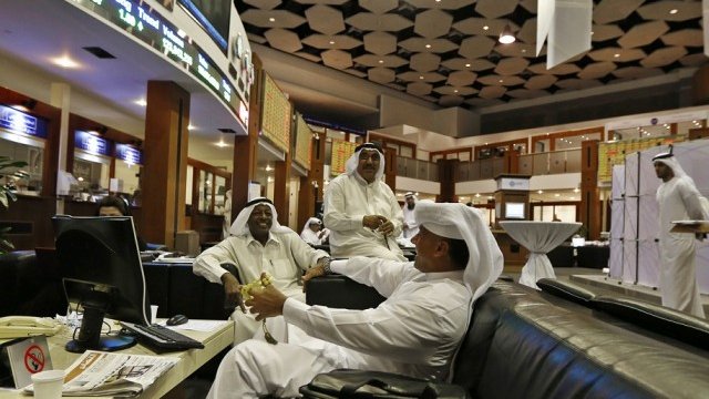 <p>
	Фондовата борса в Дубай. <em>Снимка: Архив Ройтерс</em></p>

