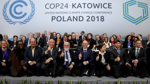 <p>
	Снимка по повод приключването на двуседмични преговори в полския град Катовице. <em>Снимка: Ройтерс</em></p>
