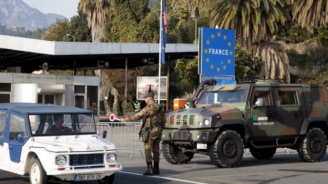 <p>
	Редица страни от Шенгенското пространство въведоха&nbsp;временни гранични проверки заради миграционния наплив.&nbsp;<em>Снимка: архив Ройтерс</em></p>
