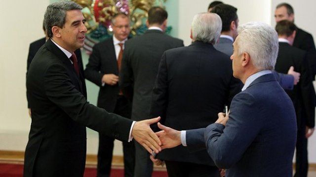 <p>
	Президентът свика извънредно заседание на Консултативния съвет за национална сигурност на тема &quot;Актуалната политическа обстановка в страната и набелязване на мерки за излизане от политическата криза&quot;. <em>Снимка: БТА</em></p>
