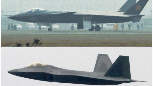 <p>
	Китайският изтребител J-20. <em>Снимка: Архив Ройтерс</em></p>
