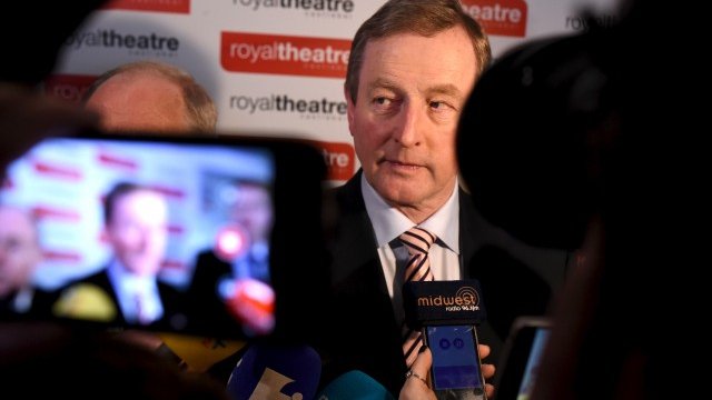 <p>
	Сегашният министър-председател и лидер на Файн Гаел Енда Кени <em>Снимка: архив Ройтерс</em></p>
