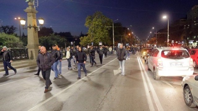 <p>
	Служители на МВР блокираха кръстовища в столицата при протеста си в края на миналата година срещу орязването на социалните придобивки за полицаи. <em>Снимка: БТА</em></p>
