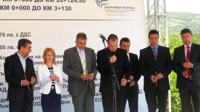<p>
	<em>На първата копка присъства и президентът Росен Плевнелиев</em> Снимка: <em>БТА</em></p>
