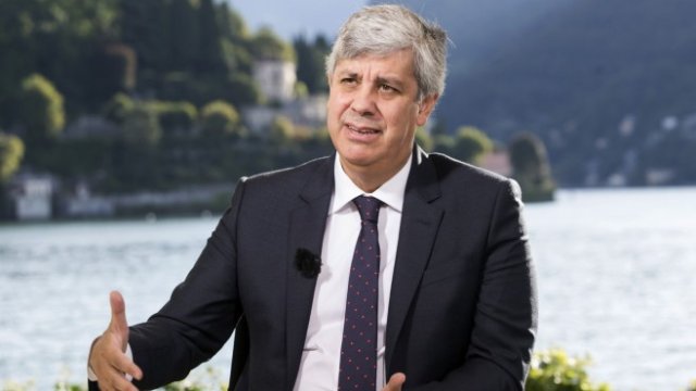 <p>
	Ръководителят на министрите на финансите в еврозоната Марио Сентену. <em>Снимка: Bloomberg</em></p>
