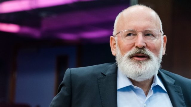 <p>
	Първият заместник-председател на Европейксата комисия и еврокомисар по въпросите за климата Франс Тимерманс. <em>Снимка: Bloomberg</em></p>
