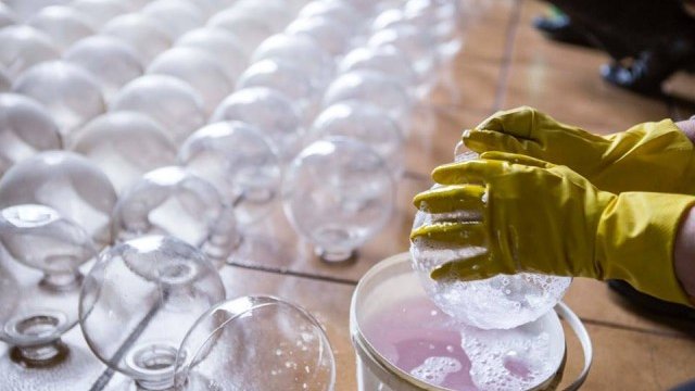 <p>
	В НДК започва процес на почистване. <em>Снимка: НДК</em></p>
