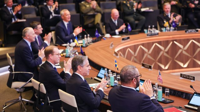 Първата от много време насам среща НАТО0-Украйна. Снимка:  EPA/OLIVIER MATTHYS