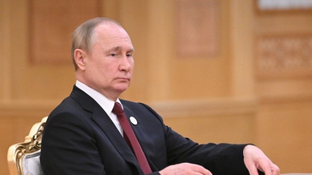 <p>
	Руският президент на срещата в Ашхабад, Туркменистан. <em>Снимка: &nbsp;EPA/GRIGORY SYSOYEV / SPUTNIK</em></p>
