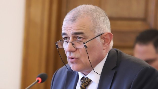 <p>
	Министърът на труда и социалната политика Георги Гьоков. <em>Снимка: БГНЕС</em></p>
