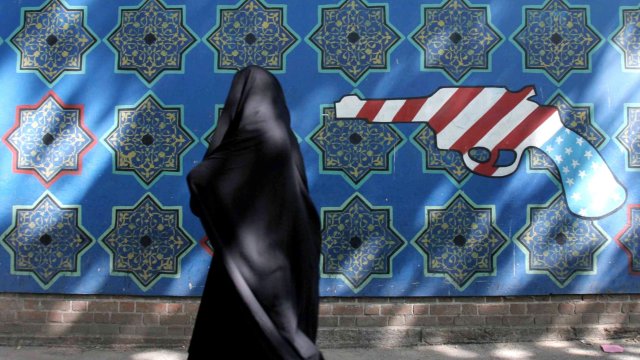 Снимка на наказаната фотографка. Снимка: Yalda Moaiery/Document IRAN/Bloomberg News