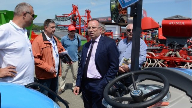 <p>
	Изложението БАТА АГРО 2017 беше открито на летището в Стара Загора. <em>Снимка: БТА</em></p>
