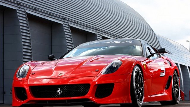 <p>
	За&nbsp; Ferrari 599XX Evo бяха платени 1,4 млн. евро. <em>Снимка: Ferrari&nbsp;</em></p>
