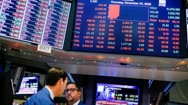 <p>
	Почти през цялата сесия борсите бяха на червено, преди в крайна сметка да излязат в зоната на ръстовете. <em>Снимка: Ройтерс</em></p>
