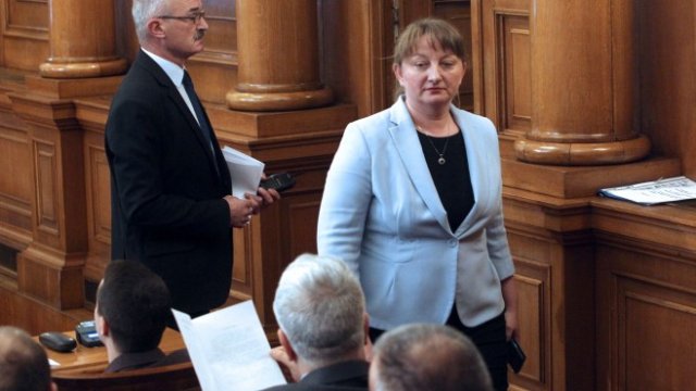 <p>
	Новият министър на труда и социалната политика Деница Сачева.&nbsp;<em>Снимка: БТА</em></p>
