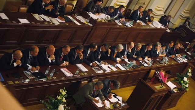 <p>
	Парламентът на Чехия оттегли доверието си за правителството. <em>Снимка: Ройтерс</em></p>
