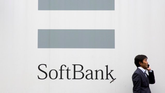 <p>
	Tехнологичният гигант Softbank се сблъсква с много въпроси по темата &quot;саудитски пари&quot;. <em>Снимка: Ройтерс</em></p>
