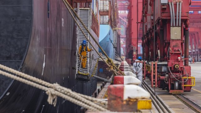 <p>
	<em>Снимка:&nbsp;</em><em>&nbsp;EPA/Alex Plavevski</em></p>
