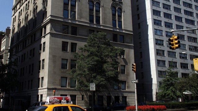 <p>
	Многофамилните жилища продължават да водят напред пазара на жилищни имоти. <em>Снимка: архив, Ройтерс</em></p>
