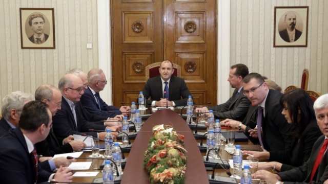 <p>
	Президентът Румен Радев се срещна с представители на ръководствата на работодателските организации в България на "Дондуков" 2. <em><span lang="bg-BG">Снимка: БТА</span></em></p>
<p>
	&nbsp;</p>
