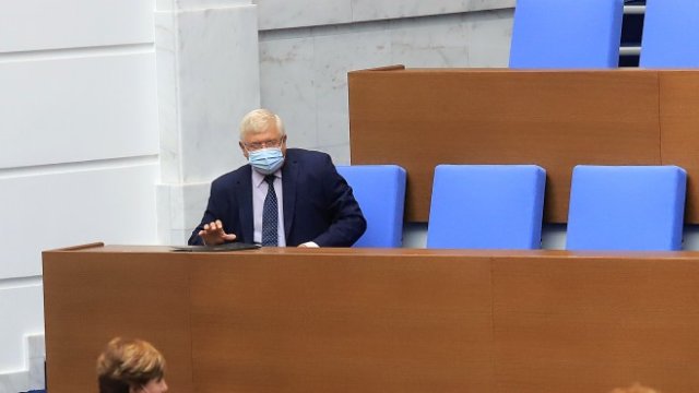 <p>
	Финансовият министър Кирил Ананиев. <em>Снимка:&nbsp;БГНЕС/ГЕРГАНА КОСТАДИНОВА</em></p>
