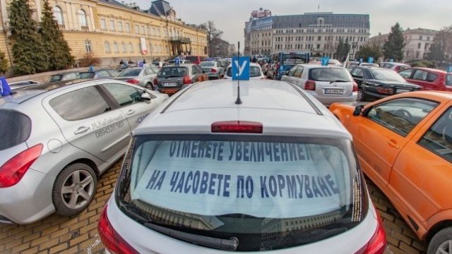 <p>
	Протест на автоинструктури през януари 2020.&nbsp;<em font-size:="" pt="" style="color: rgb(102, 102, 102); font-family: ">Снимка: Димитър Кьосемарлиев, Investor Media Group</em></p>
