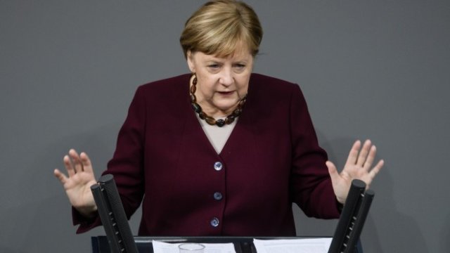 <p>
	Германският канлцер пред Бундестага. <em>Снимка: EPA/CLEMENS BILAN</em></p>
