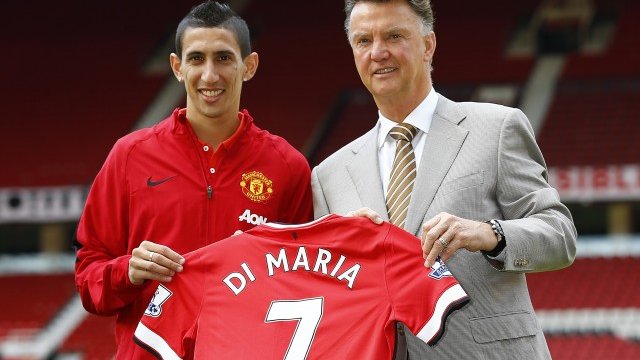 <p>
	Анхел ди Мария и Луис ван Гаал. <em>Снимка: Ройтерс</em></p>
